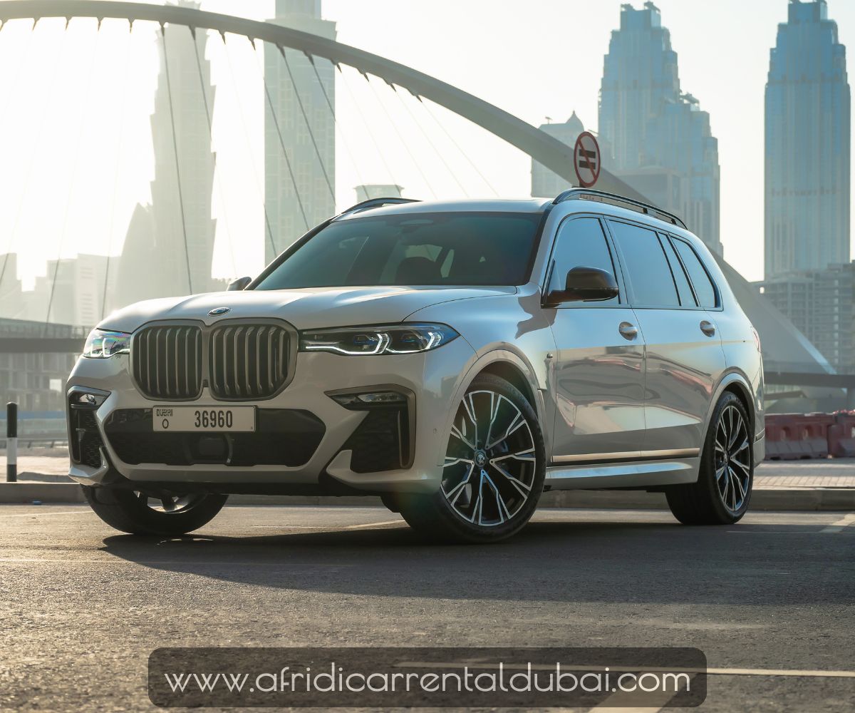 BMW X7 M50i white 2021