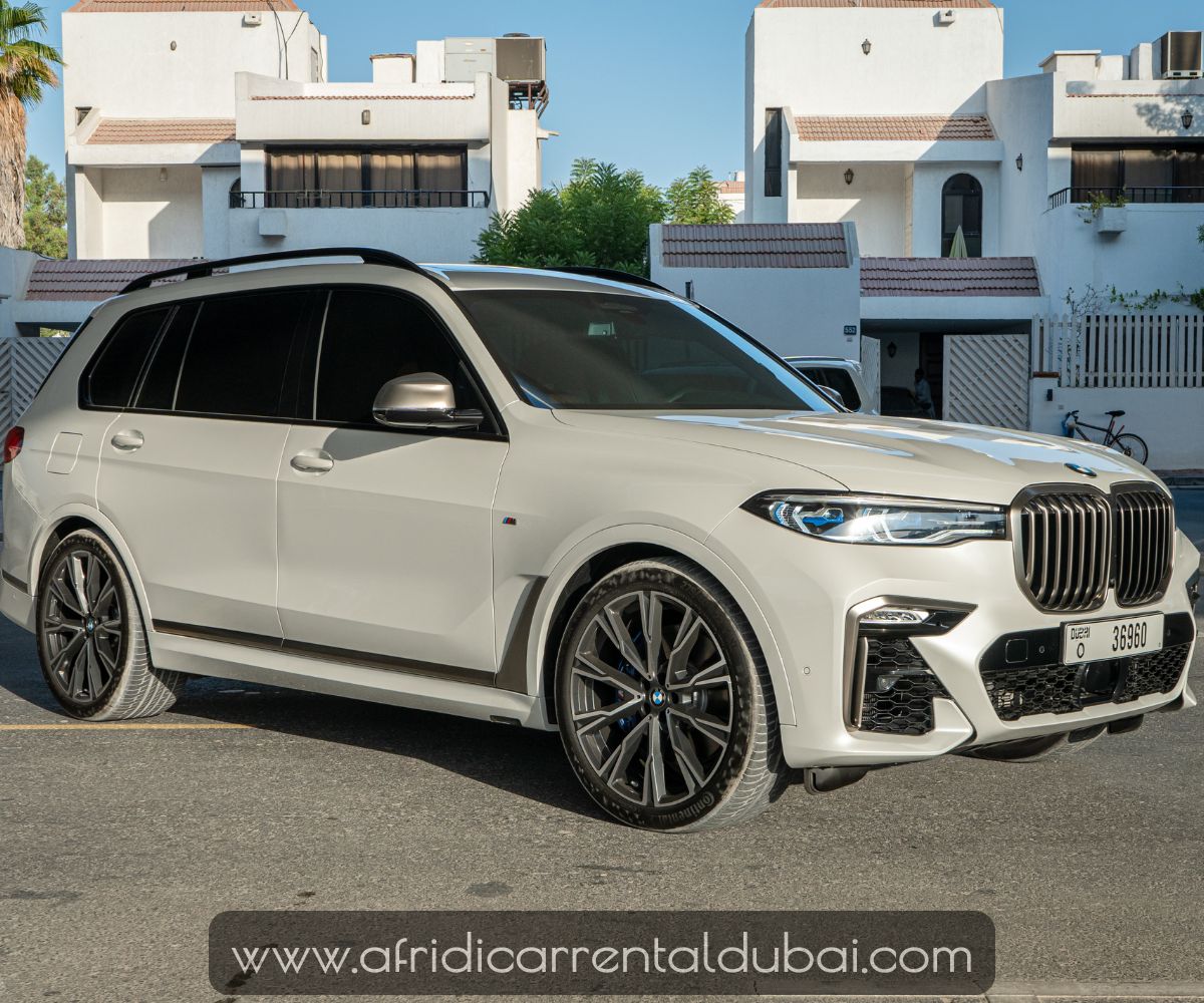 BMW X7 M50i white 2021